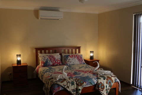 CozyStay At Kearsley - Accommodation Fremantle 0