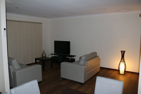 CozyStay At Kearsley - Accommodation Fremantle 2
