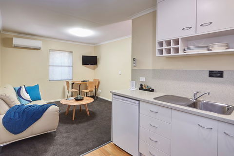 Elphin  Motel & Serviced Apartments - Accommodation Fremantle 2