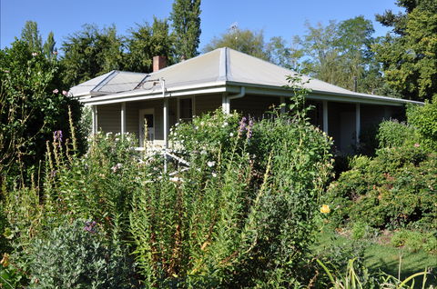Honeysuckle Cottage - Accommodation Fremantle 0