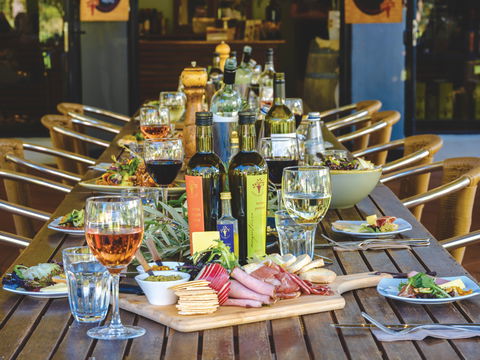 Olio Bello Lakeside Glamping - Accommodation Fremantle 2