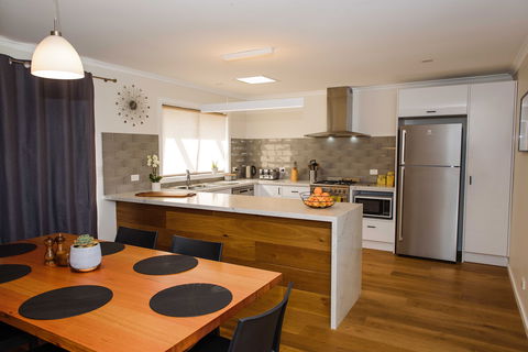 Port Albert Waterview Retreat - Accommodation Fremantle 1
