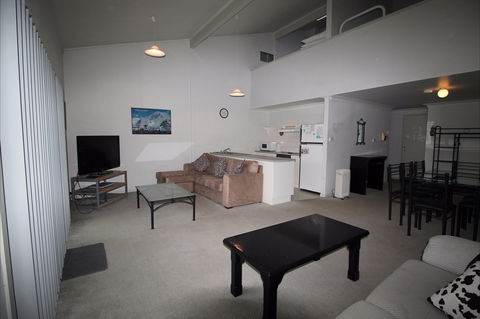 Razorback 11 - Accommodation Fremantle 1