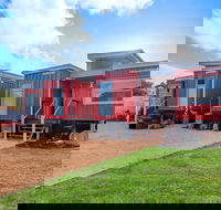 Retro River Rest Luxury Shipping Container House - Accommodation Fremantle