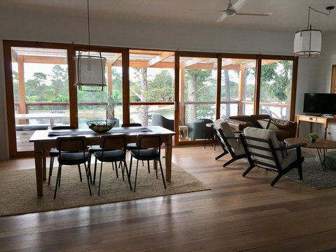 The Lakehouse Beechworth - Accommodation Fremantle 2