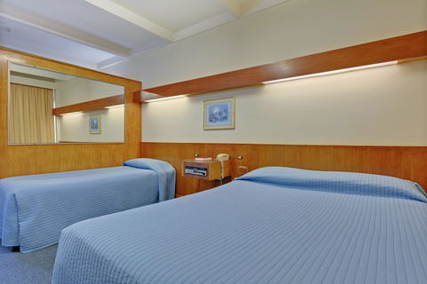 Village Family Motor Inn - Accommodation Fremantle 2