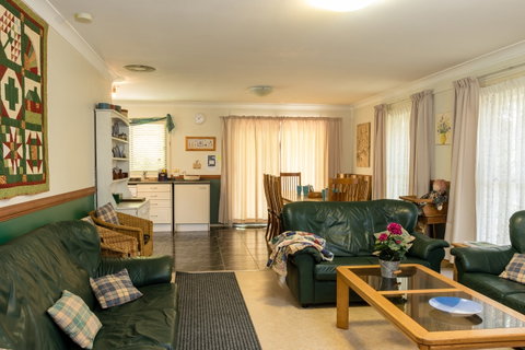 Arcadia House - Accommodation Fremantle 2