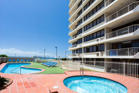 Breakers North - Absolute Beach Front Holiday Apartments - Accommodation Fremantle 2