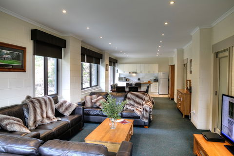 Cedarwood Apartments - Accommodation Fremantle 0