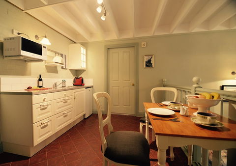 Highview House - Accommodation Fremantle 1