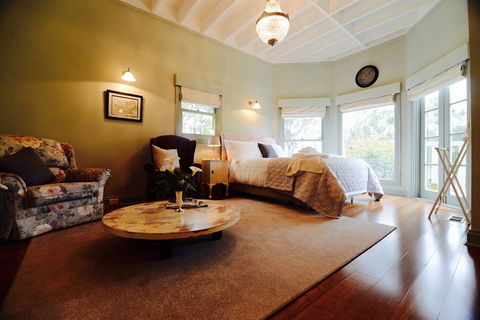 Highview House - Accommodation Fremantle 2