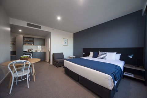Mantra MacArthur Hotel - Accommodation Fremantle 2