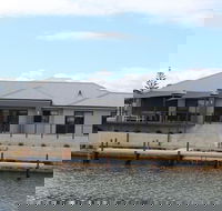 Port Bouvard Retreat - Large Family Friendly Canal Home with Private Jetty - Accommodation Fremantle