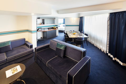Ramada By Wyndham Diplomat Canberra - Accommodation Fremantle 2