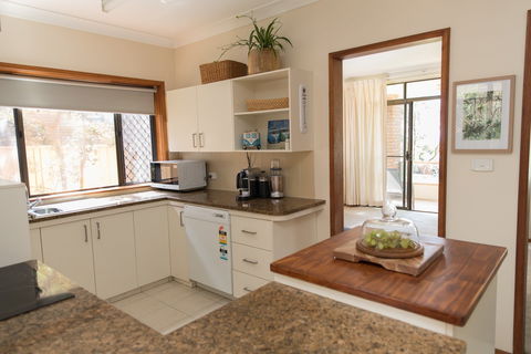 Taranaki Beach Unit - Accommodation Fremantle 1