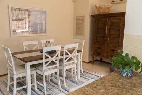 Taranaki Beach Unit - Accommodation Fremantle 2