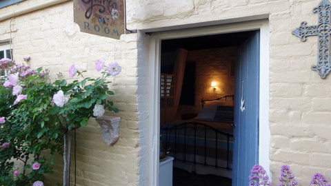 The Globe Inn - Accommodation Fremantle 2