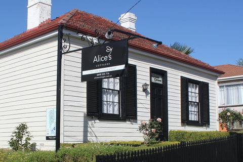 Alice's Cottages - Accommodation Fremantle 0