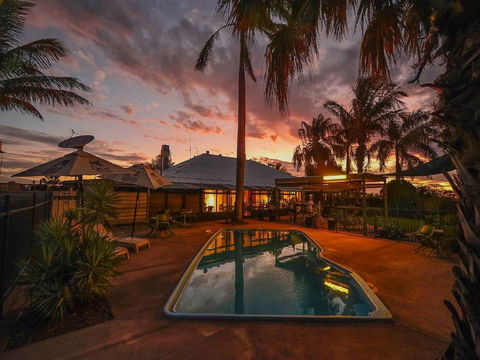 Devils Marbles Hotel - Accommodation Fremantle 2