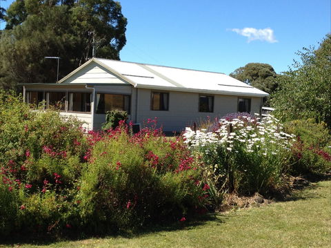 Engadine Cottage - Accommodation Fremantle 0