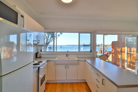 Lakefront Simplicity - Accommodation Fremantle 1