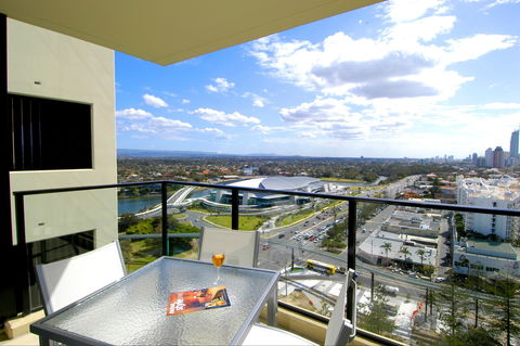 Mantra Broadbeach On The Park - Accommodation Fremantle 2