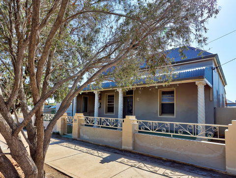 McCulloch's Rest - Accommodation Fremantle 0
