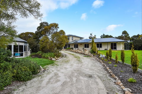 McKinnon's Holiday Home - Accommodation Fremantle 0