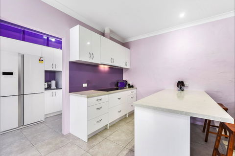 McKinnon's Holiday Home - Accommodation Fremantle 1