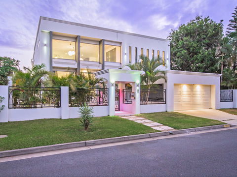 Riviera Waters Broadbeach - Vogue Holiday Homes - Accommodation Fremantle 0