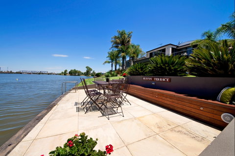 Waterfront Holiday Houses - Accommodation Fremantle 0