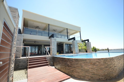 Waterfront Holiday Houses - Accommodation Fremantle 2