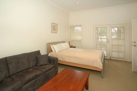 Michelle's Garden Apartments - Accommodation Fremantle 5