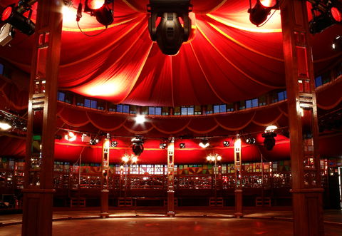 Wonderland Under The Melbourne Star - Accommodation Fremantle 2