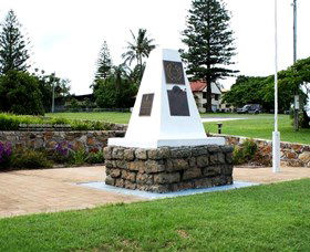 Dunwich War Memorial - Accommodation Fremantle 0