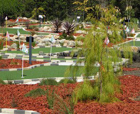 18 Hole Mini Golf - Club Husky - Accommodation Fremantle 0