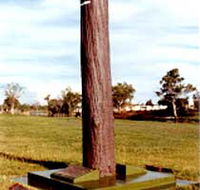 The Flood Memorial or The Stump - Accommodation Fremantle
