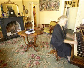 Jerilderie Historic Residence - Historic Home And Gardens - Accommodation Fremantle 3