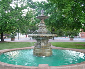 Royal Doulton Hankinson Memorial Fountain - Accommodation Fremantle 0