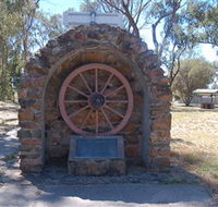 Jindera Pioneer Cairn - Accommodation Fremantle