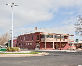 Kellys Rugby Hotel And Bottle Shop - Accommodation Fremantle 0