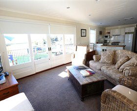 Keith Tulloch Wine - Accommodation Fremantle 3
