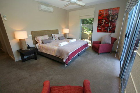 Beach House One @ Vue - Accommodation Fremantle 2
