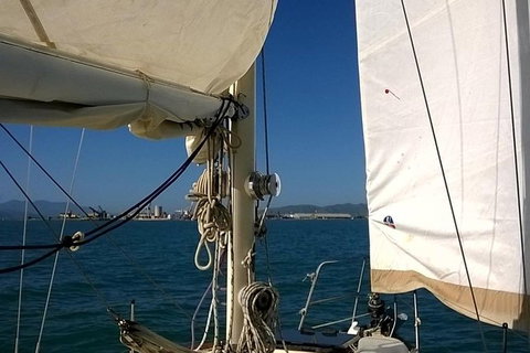 Townsville Lunchtime Sailing Cruise Boat Tour - Accommodation Fremantle 1
