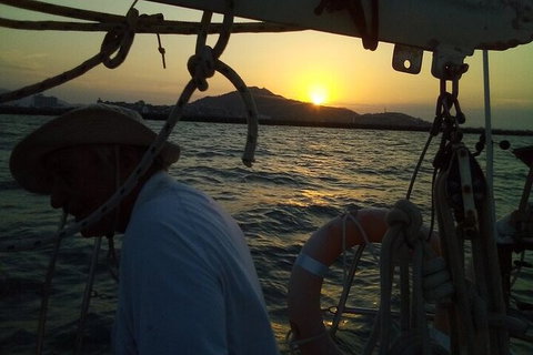 Townsville Lunchtime Sailing Cruise Boat Tour - Accommodation Fremantle 7