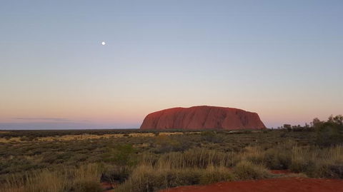 Uluru (Ayers Rock) Sunset With Outback Barbecue Dinner And Star Tour - Accommodation Fremantle 2