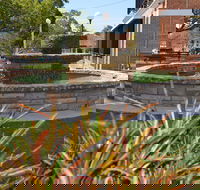 Bauer and Wiles Memorial Fountain - Accommodation Fremantle