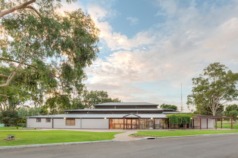 Swan Hill Regional Art Gallery - Accommodation Fremantle 0