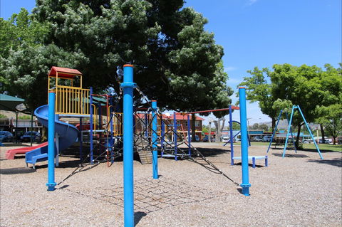 Tallangatta Triangles Park - Accommodation Fremantle 2