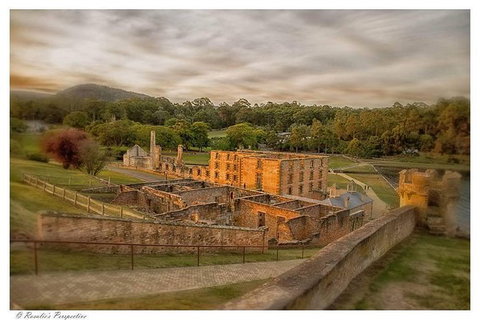 Full Day Tour Hobart: Port Arthur McHenry Gins Bangor Vineyard Wines + Oysters - Accommodation Fremantle 1